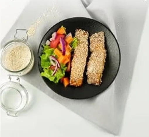 Salmón al Ajonjolí con Ensalada Verde