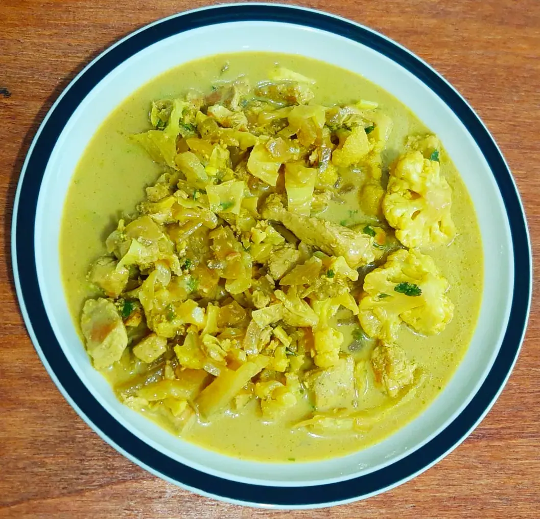 Pollo al orégano con col rizada